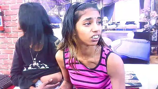 Snapshot of IndianSexySlender chatting on 11/25/25, 05:29 IndianSexySlender online show from 11/25/25, 05:29