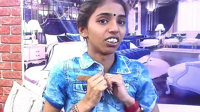 Snapshot of IndianSexySlender chatting on 12/16/25, 05:23 IndianSexySlender online show from 12/16/25, 05:23