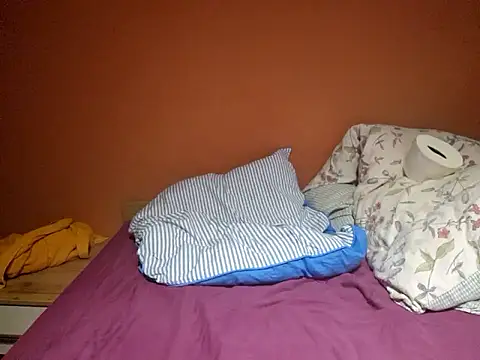 Snapshot of Josephine_LIVE chatting on 10/19/25, 07:25 Josephine LIVE online show from 10/19/25, 07:25