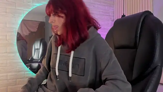 Snapshot of cloe__palmer chatting on 12/05/24, 06:33 cloe palmer online show from 12/05/24, 06:33