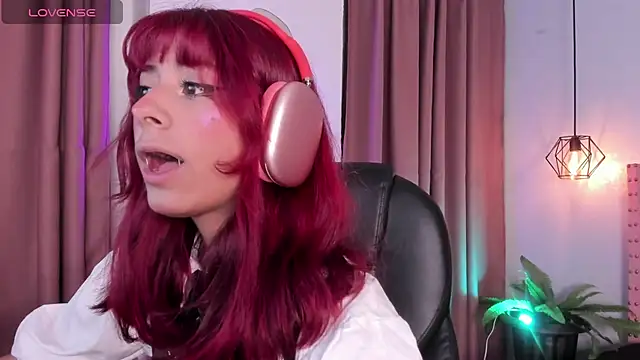 Snapshot of cloe__palmer chatting on 03/05/25, 12:00 cloe palmer online show from 03/05/25, 12:00