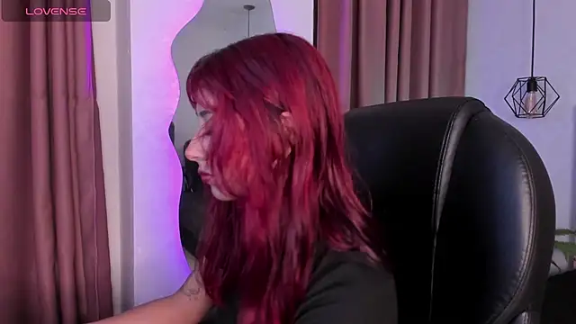 Snapshot of cloe__palmer chatting on 03/07/25, 12:01 cloe palmer online show from 03/07/25, 12:01