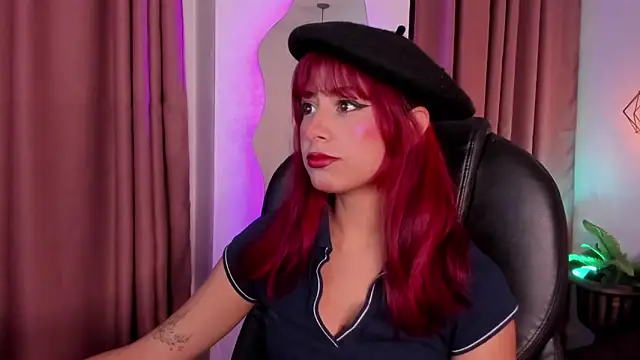 Snapshot of cloe__palmer chatting on 03/11/25, 12:06 cloe palmer online show from 03/11/25, 12:06