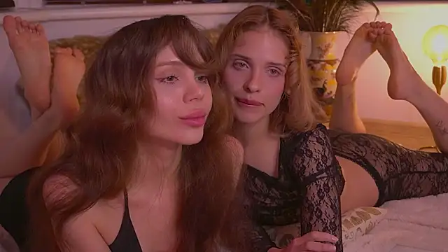 Snapshot of divinelights chatting on 11/14/25, 09:35 divinelights online show from 11/14/25, 09:35