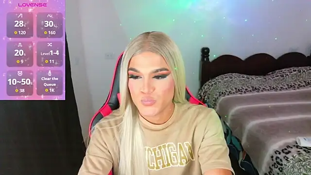 Snapshot of AllisonsweetZ chatting on 11/05/25, 02:39 AllisonsweetZ online show from 11/05/25, 02:39