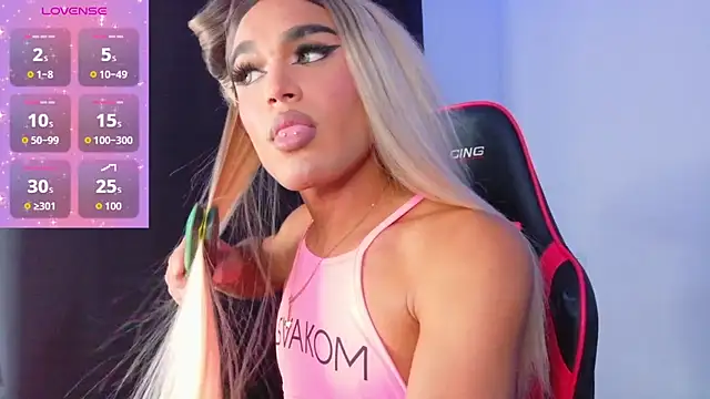 Snapshot of AllisonsweetZ chatting on 11/08/25, 08:18 AllisonsweetZ online show from 11/08/25, 08:18