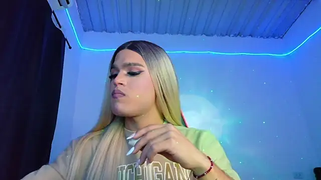 Snapshot of AllisonsweetZ chatting on 11/12/25, 08:19 AllisonsweetZ online show from 11/12/25, 08:19