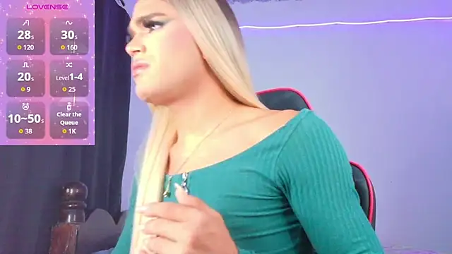 Snapshot of AllisonsweetZ chatting on 12/15/25, 09:19 AllisonsweetZ online show from 12/15/25, 09:19