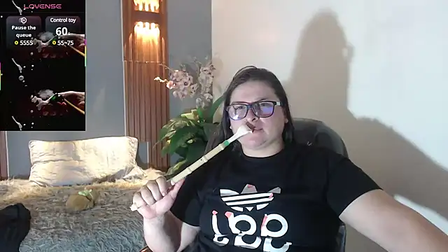 Snapshot of katty_femdom chatting on 03/20/25, 12:43 katty femdom online show from 03/20/25, 12:43