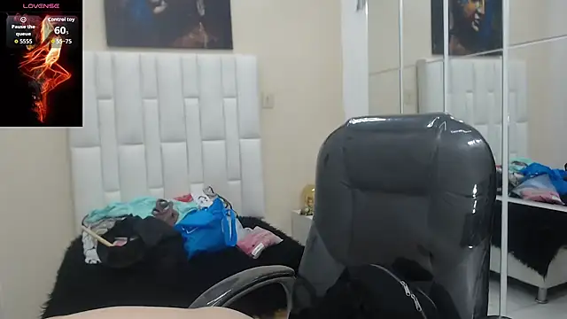 Snapshot of katty_femdom chatting on 09/11/25, 12:38 katty femdom online show from 09/11/25, 12:38