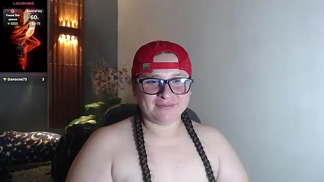 Snapshot of katty_femdom chatting on 09/28/25, 12:43 katty femdom online show from 09/28/25, 12:43