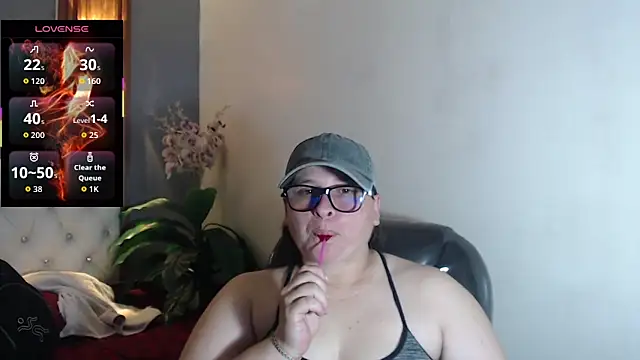 Snapshot of katty_femdom chatting on 11/11/25, 01:11 katty femdom online show from 11/11/25, 01:11