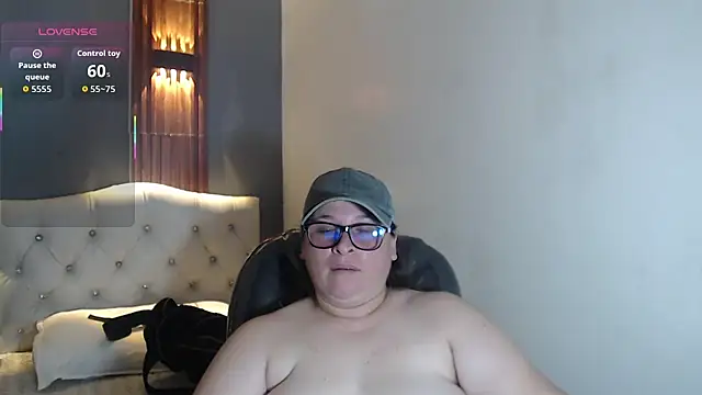 Snapshot of katty_femdom chatting on 11/16/25, 02:11 katty femdom online show from 11/16/25, 02:11