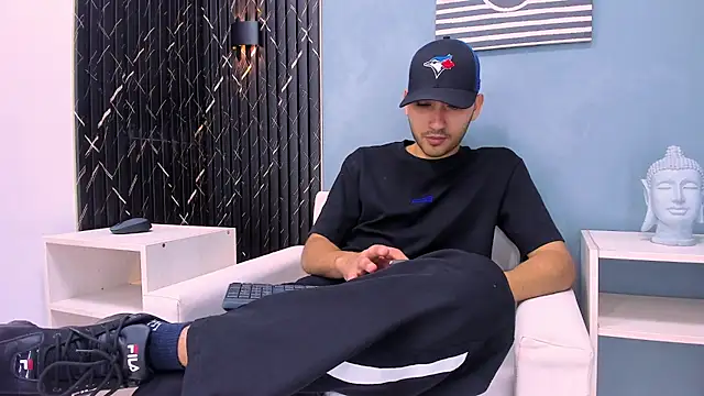 Snapshot of Liam_crox chatting on 12/24/24, 08:16 Liam crox online show from 12/24/24, 08:16