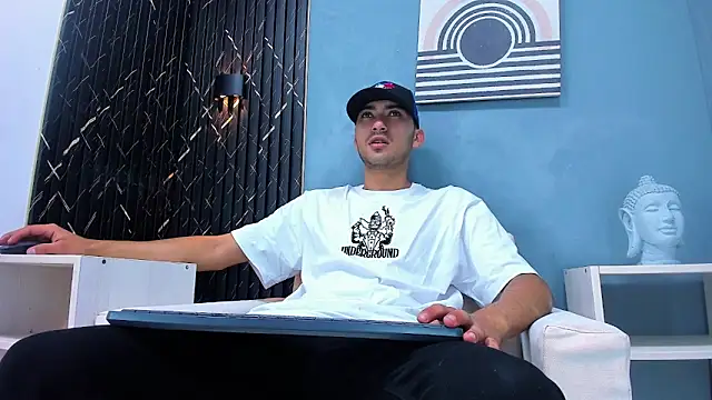 Snapshot of Liam_crox chatting on 01/02/25, 12:46 Liam crox online show from 01/02/25, 12:46