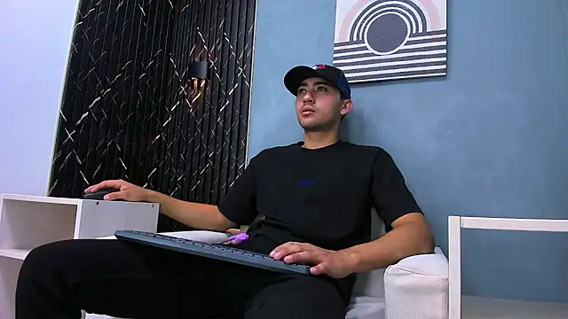 Snapshot of Liam_crox chatting on 01/14/25, 07:21 Liam crox online show from 01/14/25, 07:21