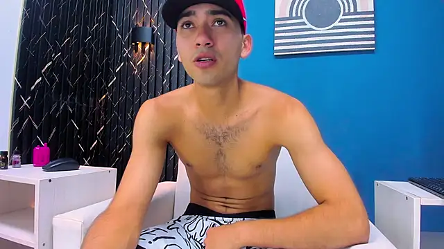 Snapshot of Liam_crox chatting on 02/04/25, 11:49 Liam crox online show from 02/04/25, 11:49