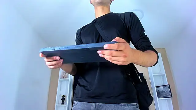 Snapshot of Liam_crox chatting on 02/06/25, 01:05 Liam crox online show from 02/06/25, 01:05