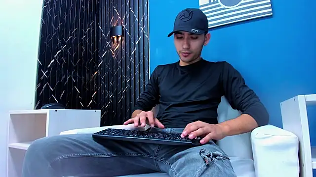 Snapshot of Liam_crox chatting on 02/07/25, 08:20 Liam crox online show from 02/07/25, 08:20