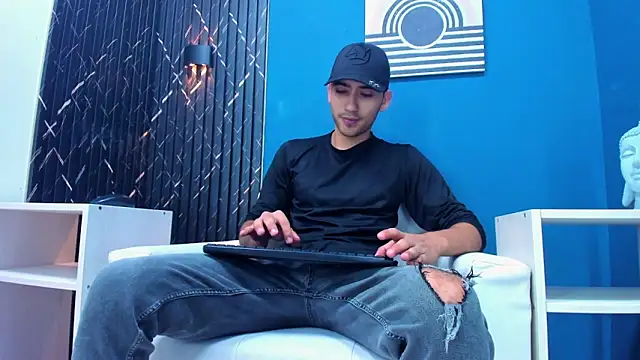 Snapshot of Liam_crox chatting on 02/07/25, 11:34 Liam crox online show from 02/07/25, 11:34