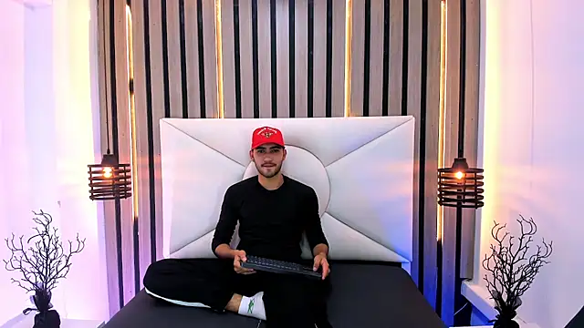 Snapshot of Liam_crox chatting on 02/13/25, 09:06 Liam crox online show from 02/13/25, 09:06