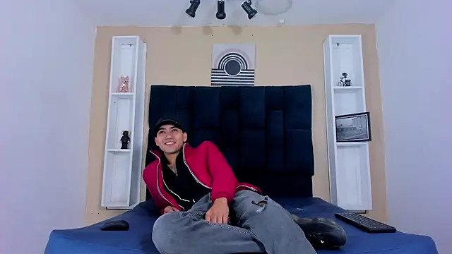 Snapshot of Liam_crox chatting on 02/15/25, 12:22 Liam crox online show from 02/15/25, 12:22