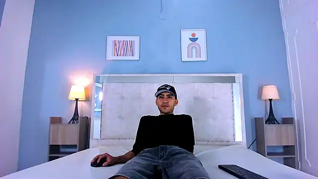 Snapshot of Liam_crox chatting on 02/18/25, 02:38 Liam crox online show from 02/18/25, 02:38