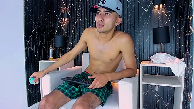 Snapshot of Liam_crox chatting on 02/24/25, 10:25 Liam crox online show from 02/24/25, 10:25