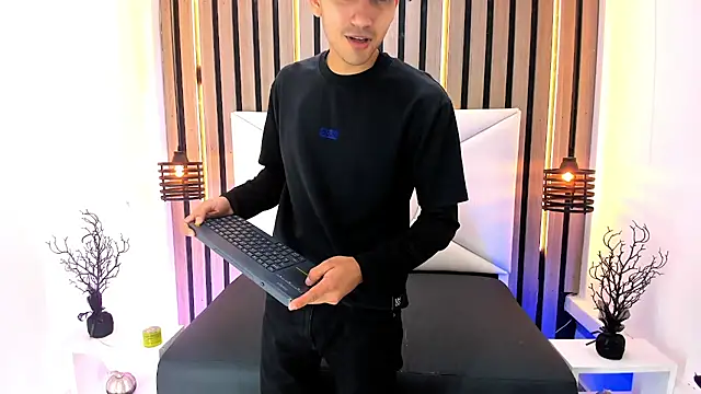 Snapshot of Liam_crox chatting on 02/27/25, 11:52 Liam crox online show from 02/27/25, 11:52