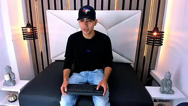 Snapshot of Liam_crox chatting on 03/03/25, 12:48 Liam crox online show from 03/03/25, 12:48