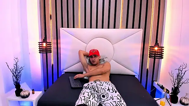 Snapshot of Liam_crox chatting on 03/07/25, 04:44 Liam crox online show from 03/07/25, 04:44