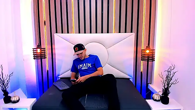 Snapshot of Liam_crox chatting on 03/12/25, 04:13 Liam crox online show from 03/12/25, 04:13