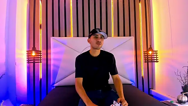 Snapshot of Liam_crox chatting on 03/15/25, 06:10 Liam crox online show from 03/15/25, 06:10