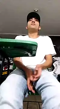 Snapshot of Liam_crox chatting on 03/17/25, 11:54 Liam crox online show from 03/17/25, 11:54