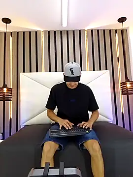 Snapshot of Liam_crox chatting on 03/19/25, 11:50 Liam crox online show from 03/19/25, 11:50