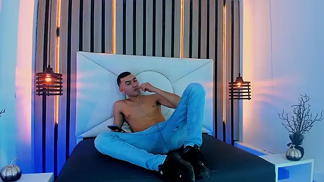 Snapshot of Liam_crox chatting on 03/22/25, 06:25 Liam crox online show from 03/22/25, 06:25