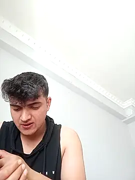 Snapshot of boy_3835 chatting on 03/13/25, 01:29 boy 3835 online show from 03/13/25, 01:29