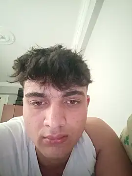 Snapshot of boy_3835 chatting on 03/16/25, 12:00 boy 3835 online show from 03/16/25, 12:00