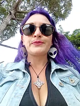 sophie banger online show from 10/12/25, 06:07