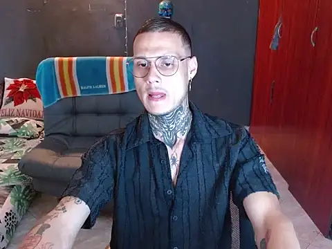 Snapshot of fucking_sinner chatting on 12/16/25, 04:34 fucking sinner online show from 12/16/25, 04:34