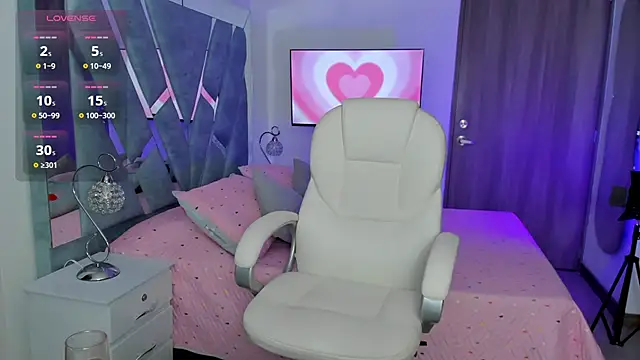 Snapshot of Missbeloved chatting on 02/13/25, 10:33 Missbeloved online show from 02/13/25, 10:33