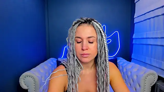 Snapshot of rock_n_roxy chatting on 12/19/25, 01:23 rock n roxy online show from 12/19/25, 01:23