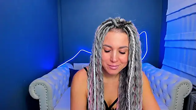 Snapshot of rock_n_roxy chatting on 01/11/26, 01:21 rock n roxy online show from 01/11/26, 01:21