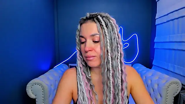 Snapshot of rock_n_roxy chatting on 01/14/26, 01:33 rock n roxy online show from 01/14/26, 01:33