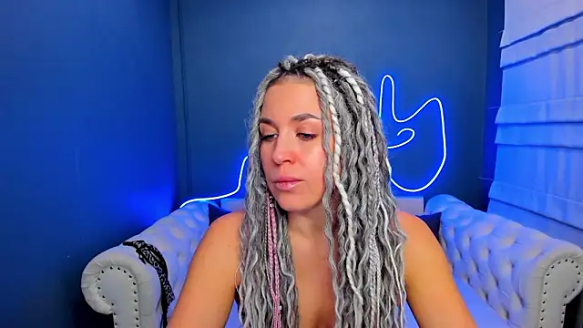 Snapshot of rock_n_roxy chatting on 02/03/26, 02:53 rock n roxy online show from 02/03/26, 02:53