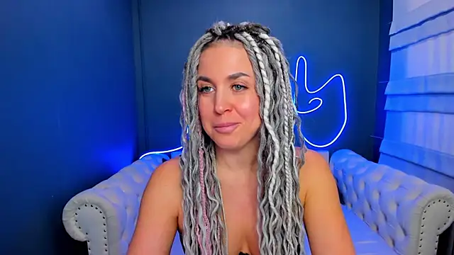 Snapshot of rock_n_roxy chatting on 02/03/26, 06:22 rock n roxy online show from 02/03/26, 06:22