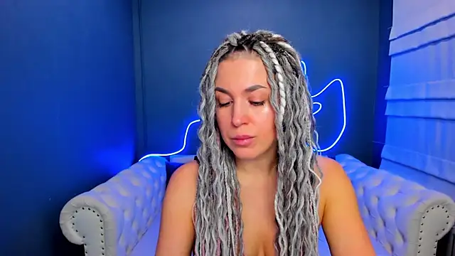 Snapshot of rock_n_roxy chatting on 02/11/26, 01:21 rock n roxy online show from 02/11/26, 01:21