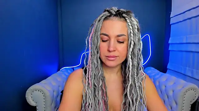 Snapshot of rock_n_roxy chatting on 02/12/26, 01:33 rock n roxy online show from 02/12/26, 01:33