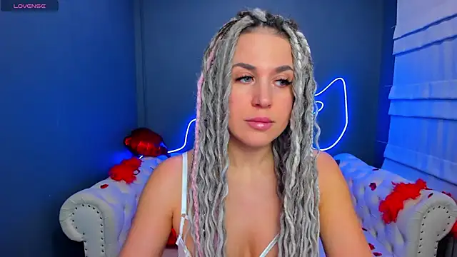 Snapshot of rock_n_roxy chatting on 02/14/26, 01:35 rock n roxy online show from 02/14/26, 01:35