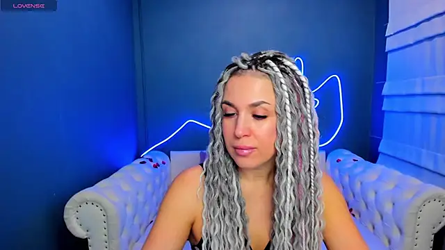 Snapshot of rock_n_roxy chatting on 02/17/26, 01:35 rock n roxy online show from 02/17/26, 01:35